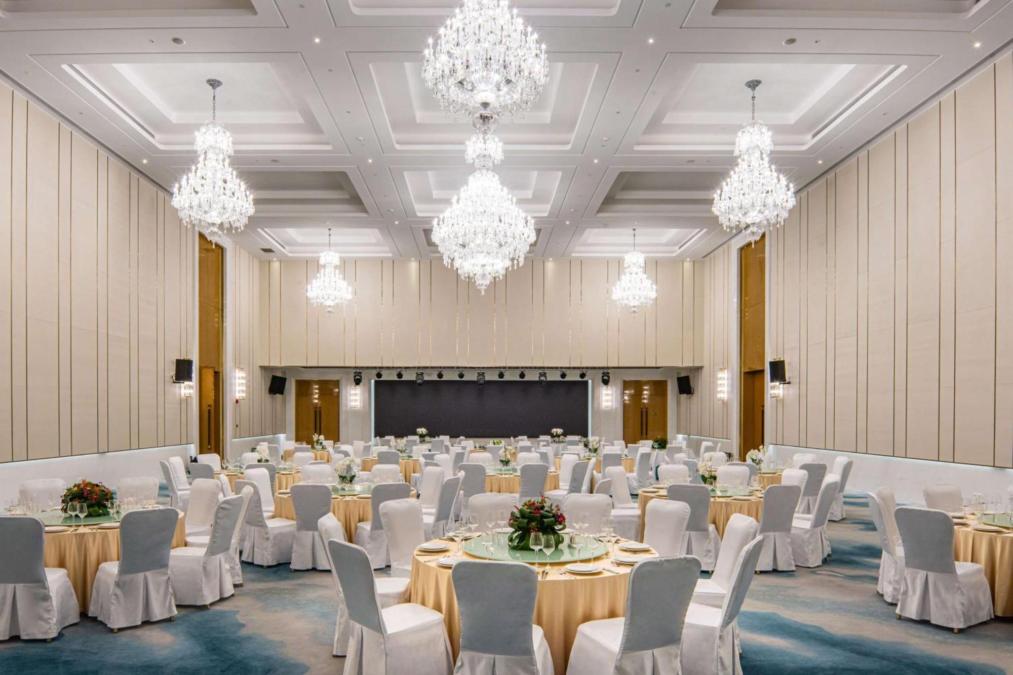 Hilton Brazzaville Les Tours Jumelles Hotel & Residences Exterior foto